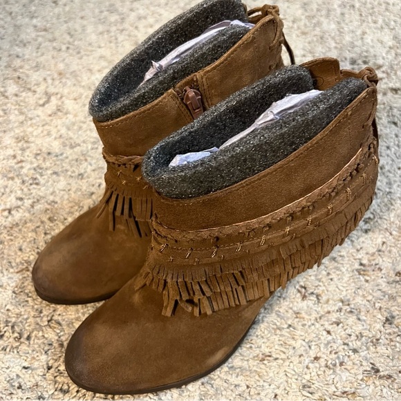 Naughty Monkey In Lyne Tan Zip Fringe Leather Booties Size 8 NWOT - Picture 3 of 11